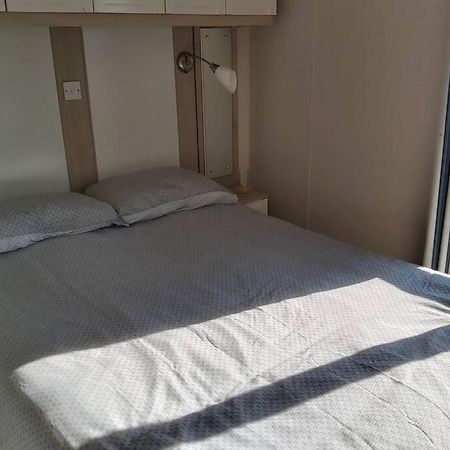 8 Berth Caravan At Parkdean Camber Sands Buitenkant foto