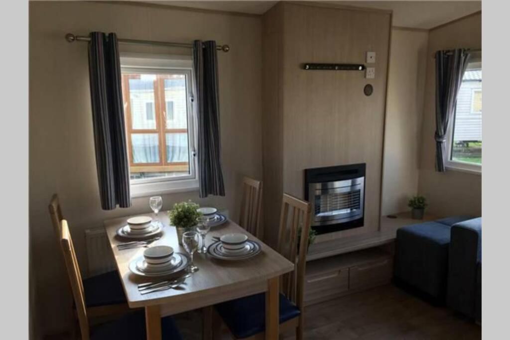8 Berth Caravan At Parkdean Camber Sands Buitenkant foto