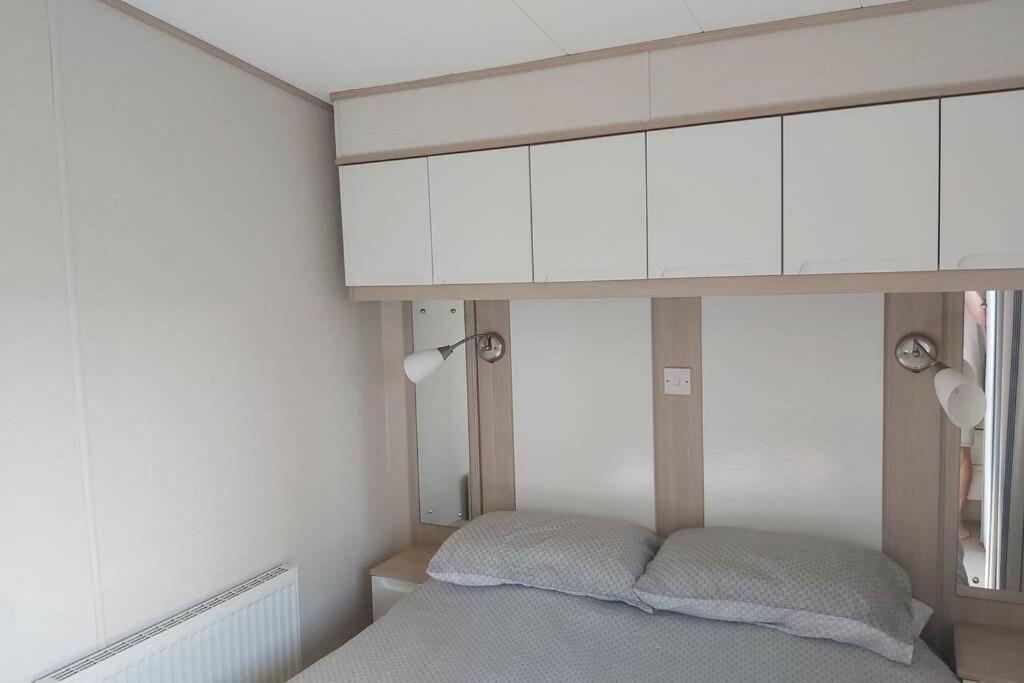 8 Berth Caravan At Parkdean Camber Sands Buitenkant foto